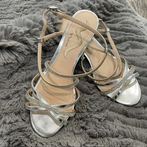 Like New - woman’s dressy sandal with rhinestones